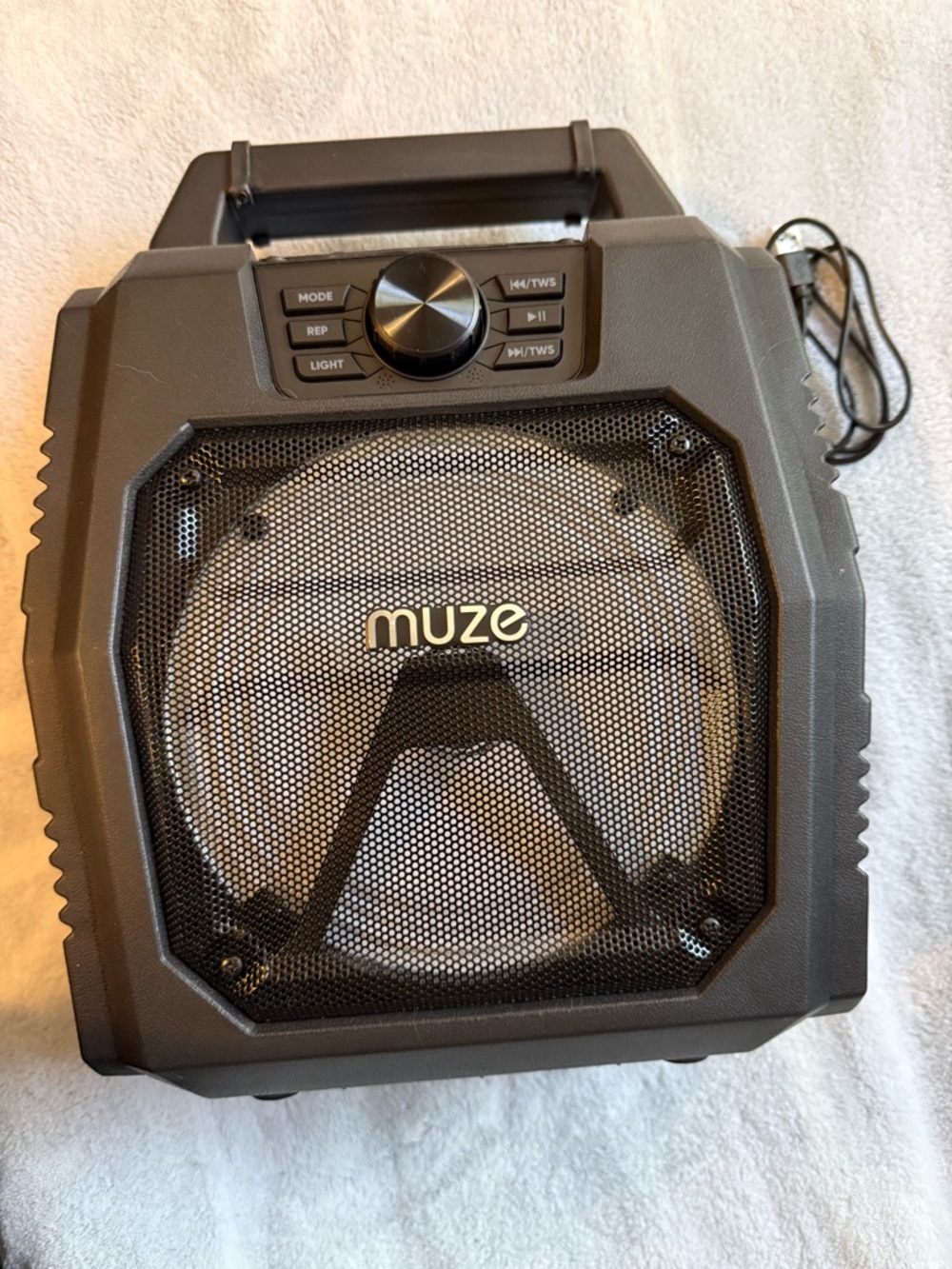 Muze Portable Bluetooth Speaker in Black with Handle - Picture 4 of 7